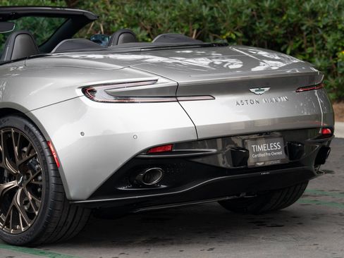 Used 2025 Aston Martin DB12 Convertible image 26