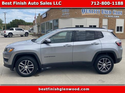 Used 2017 Jeep Compass Latitude w/ Popular Equipment Group AWD/4WD image 1