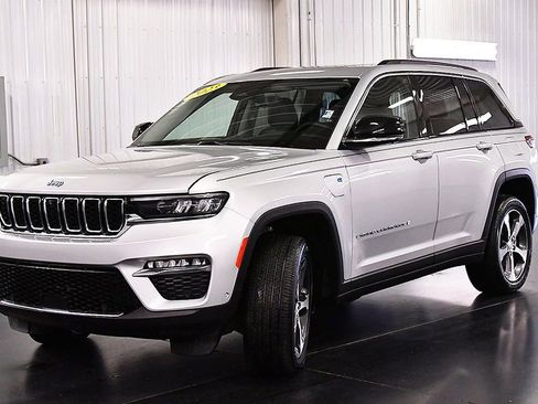 Used 2023 Jeep Grand Cherokee 4WD 4xe w/ Luxury Tech Group II image 3