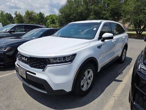 Used 2023 Kia Sorento LX FWD image 3