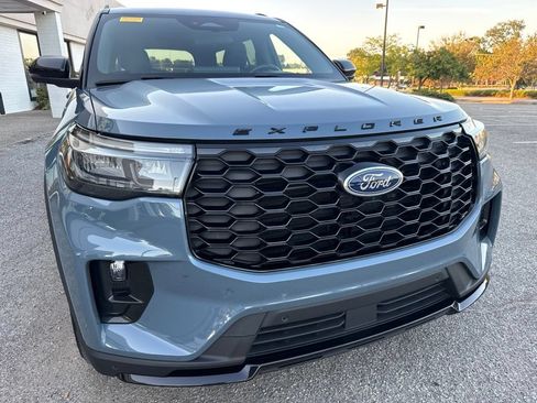 Used 2025 Ford Explorer ST-Line AWD/4WD image 12
