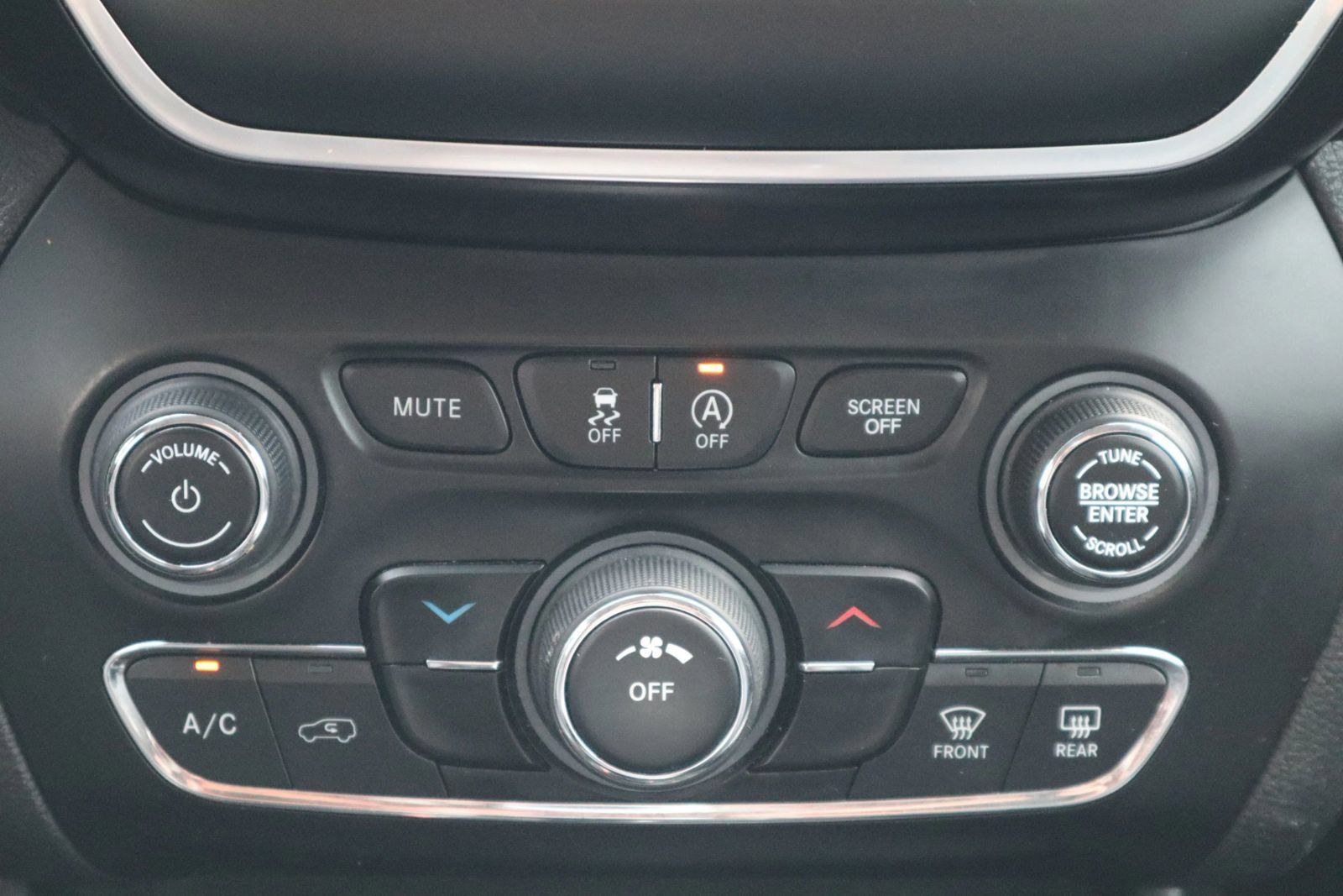 Used 2021 Jeep Cherokee Latitude Lux w/ Sun & Sound Group FWD image 25