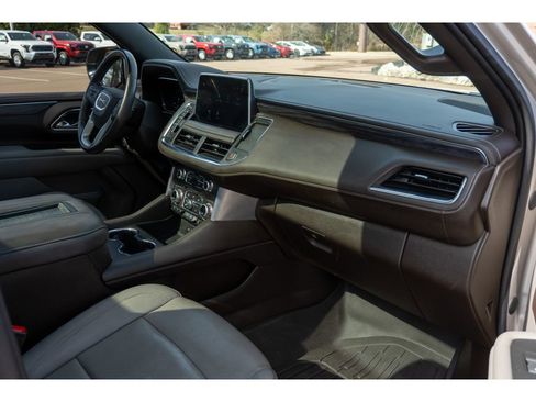 Used 2023 GMC Yukon XL SLT image 18