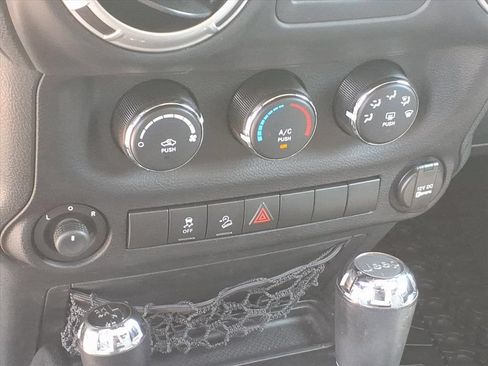 Used 2012 Jeep Wrangler Unlimited Sport AWD/4WD image 29