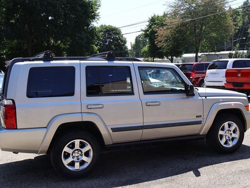 Used 2007 Jeep Commander Sport AWD/4WD image 9