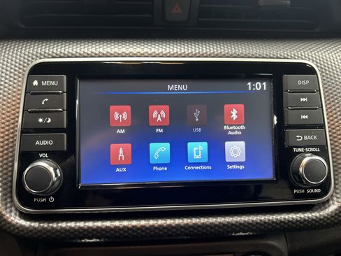 Used 2020 Nissan Kicks S image 14