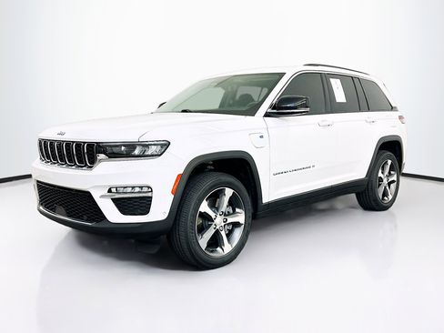 Used 2022 Jeep Grand Cherokee Limited 4xe w/ Luxury Tech Group II image 3