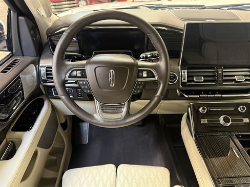 Used 2022 Lincoln Navigator Black Label AWD/4WD image 16
