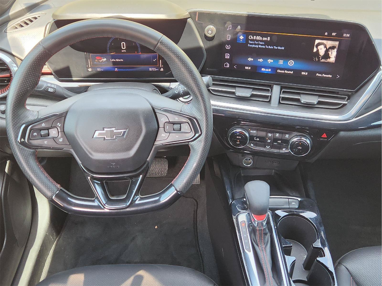 Used 2025 Chevrolet Trax RS w/ Sunroof Package FWD image 27