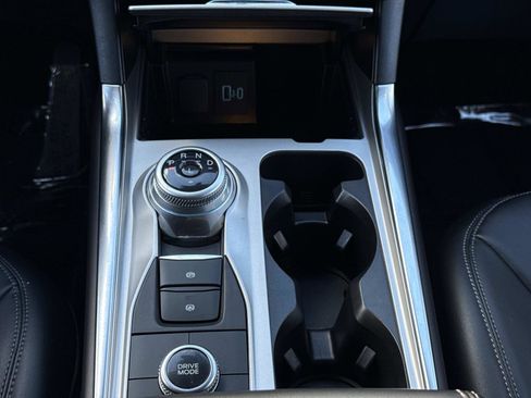 Used 2023 Ford Explorer XLT w/ Equipment Group 202A image 6