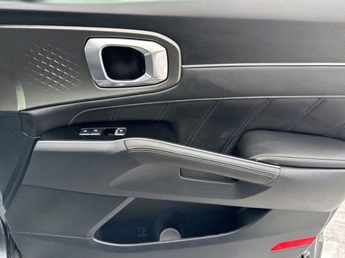 Used 2023 Kia Sorento SX image 52