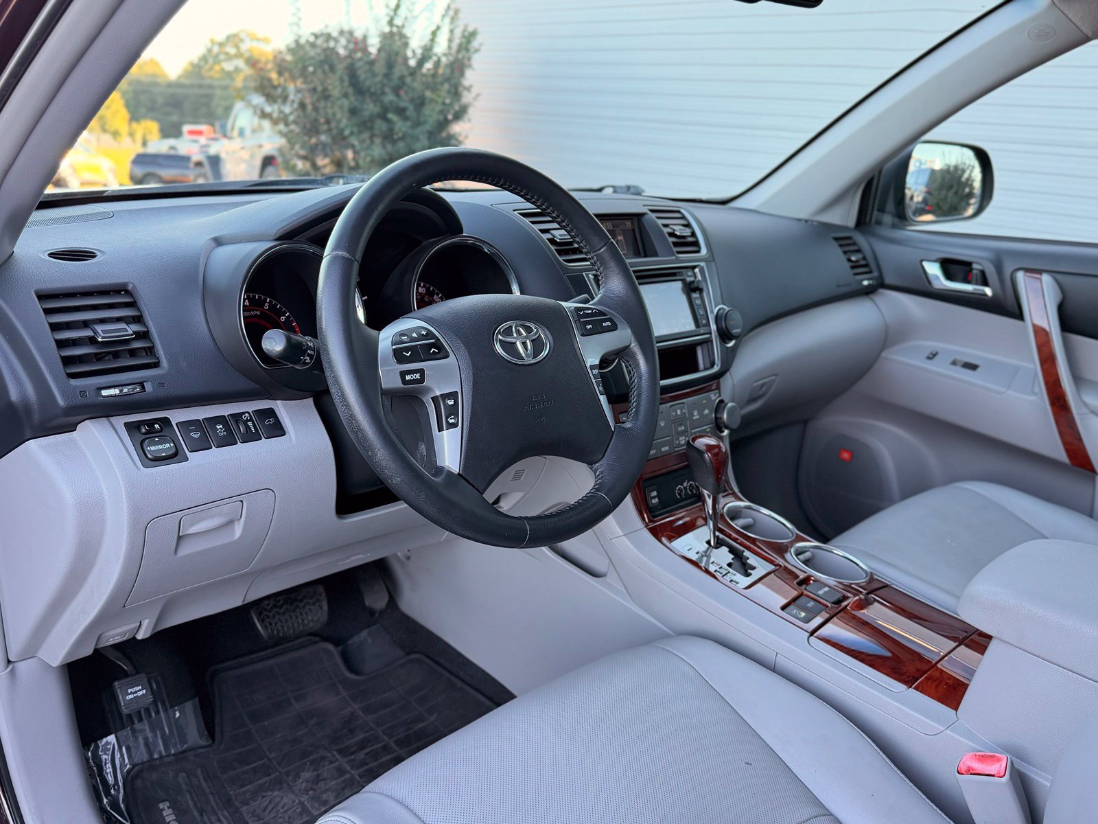 Used 2013 Toyota Highlander Limited AWD/4WD image 19