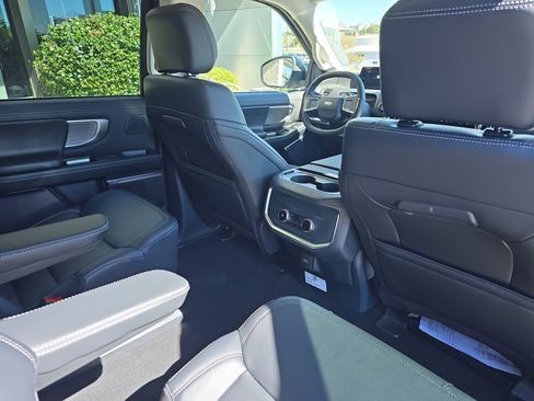 Used 2025 Ford Expedition Platinum w/ Driver's Package image 27