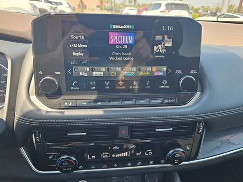 Used 2021 Nissan Rogue SL w/ Premium Package image 25