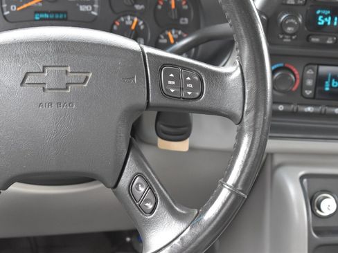 Used 2005 Chevrolet Silverado 2500 LT w/ Heavy-Duty Power Package AWD/4WD image 16