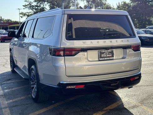 Used 2024 Jeep Wagoneer L Series II w/ Flexible Seating Group AWD/4WD image 6