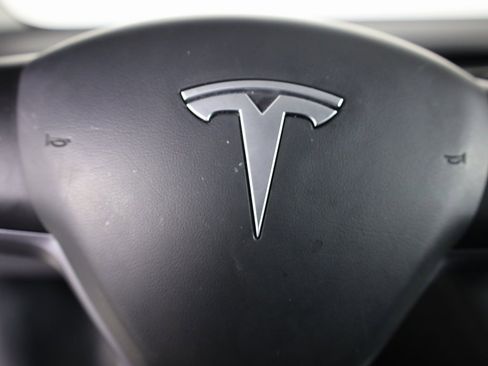 Used 2023 Tesla Model 3 Standard Range image 11