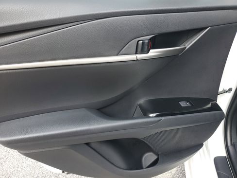 Used 2025 Toyota Camry SE image 13