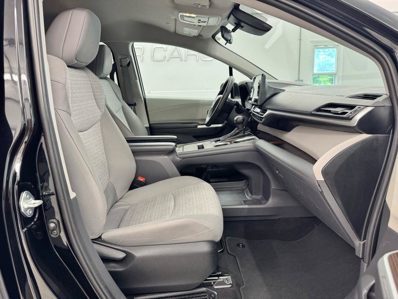 Used 2024 Toyota Sienna LE AWD/4WD image 16