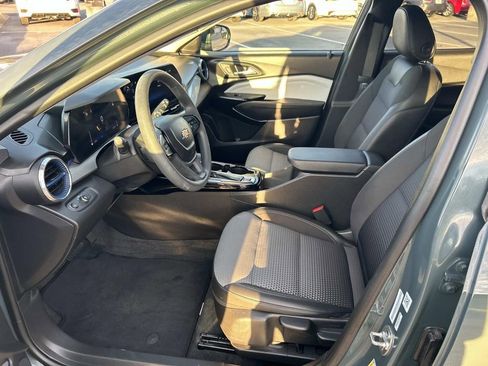 Used 2025 Chevrolet Trax LT image 19