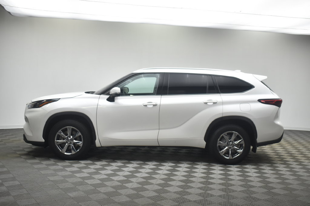 Used 2020 Toyota Highlander XLE AWD/4WD image 9