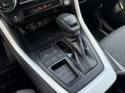 Used 2025 Toyota RAV4 XLE FWD image 20