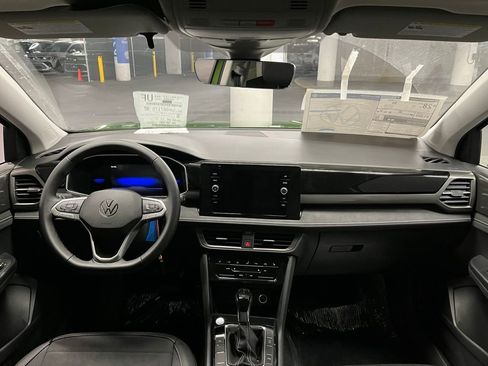 New 2025 Volkswagen Taos SE image 7