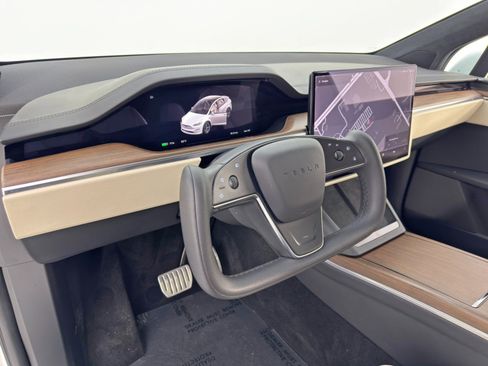 Used 2023 Tesla Model X Standard Range image 13