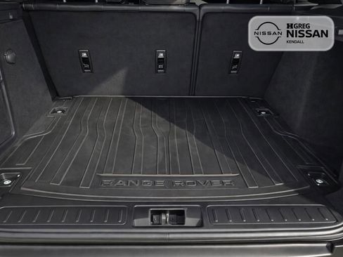 Used 2017 Land Rover Range Rover Evoque SE image 13