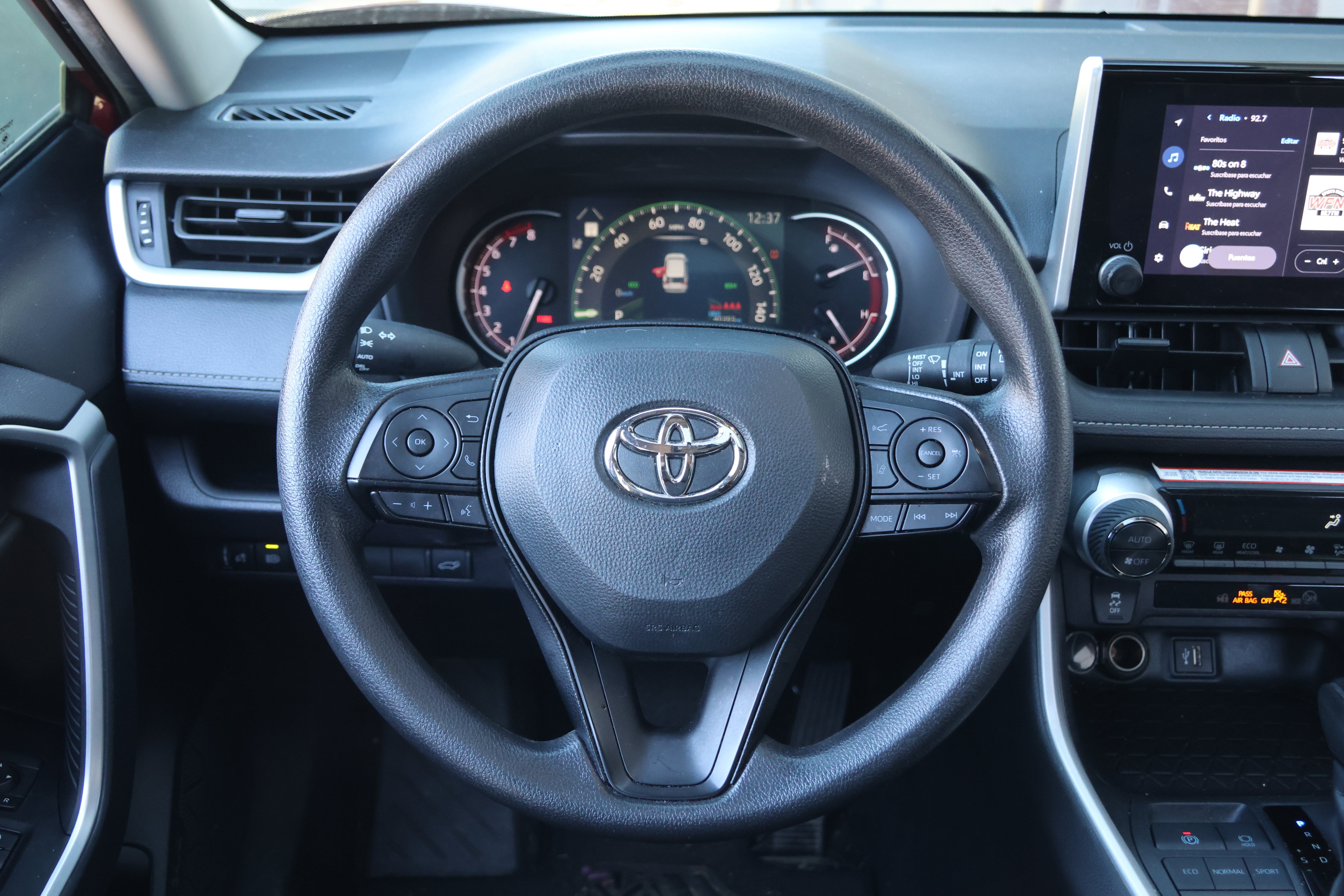 Used 2025 Toyota RAV4 XLE w/ Convenience Package FWD image 24