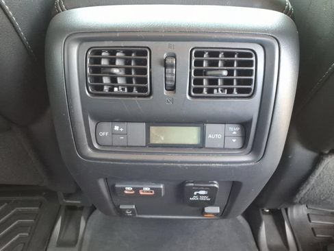 Used 2020 Nissan Pathfinder SL FWD image 18