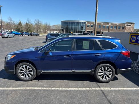 Used 2017 Subaru Outback 2.5i Touring AWD/4WD image 6