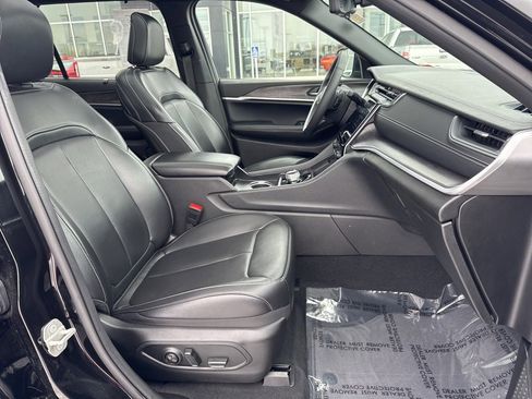 Certified 2024 Jeep Grand Cherokee L Limited w/ Luxury Tech Group II image 32