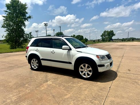 Used 2011 Suzuki Grand Vitara Limited image 25