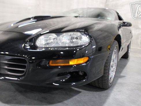 Used 2000 Chevrolet Camaro Z28 w/ SS Performance/Appearance Pkg RWD image 39