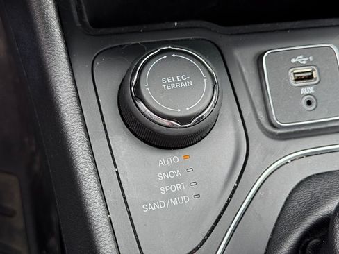 Used 2020 Jeep Cherokee High Altitude AWD/4WD image 20