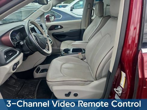 Used 2017 Chrysler Pacifica Limited w/ UConnect Theater Package FWD image 15