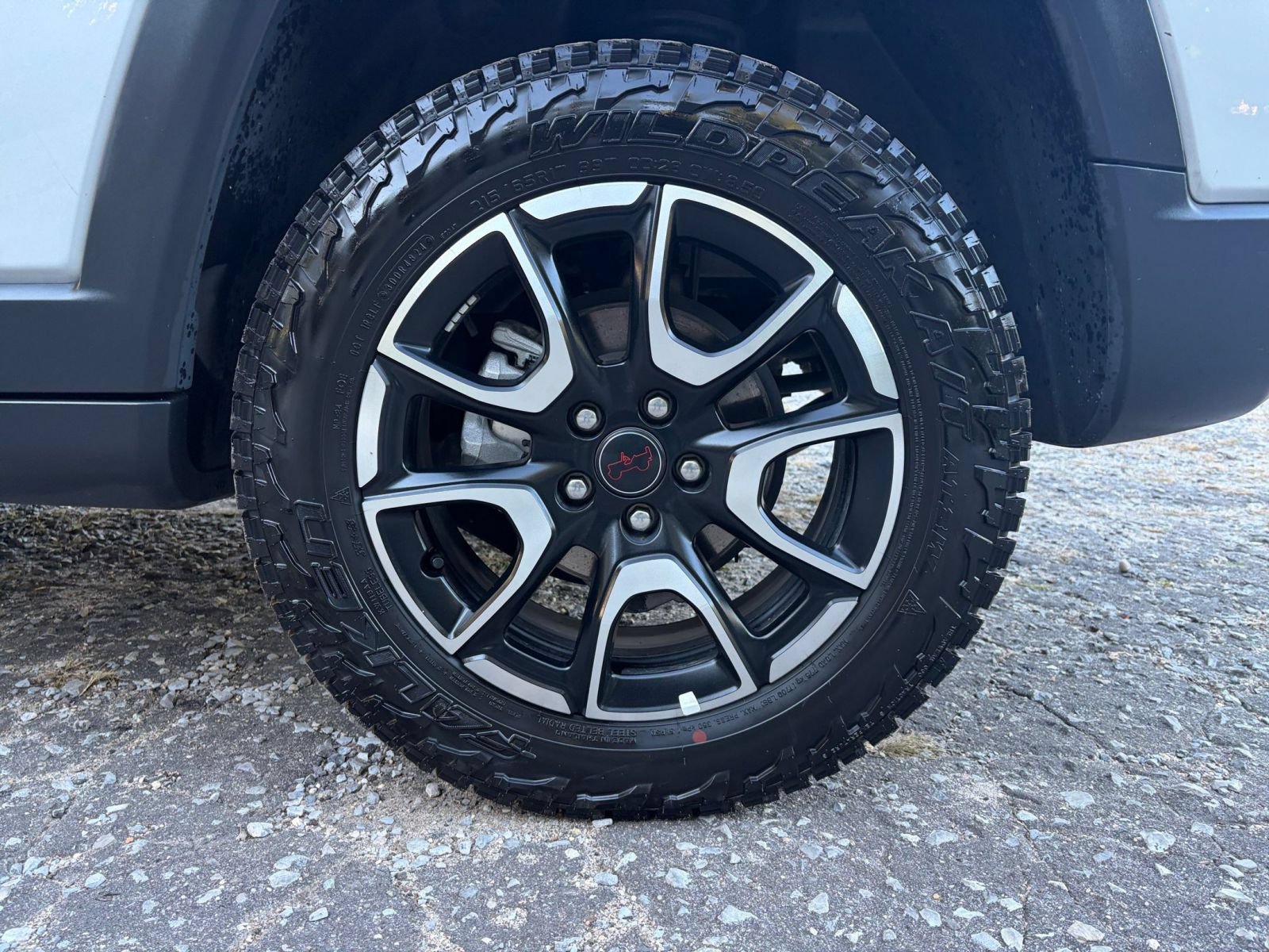 Used 2025 Jeep Compass Trailhawk AWD/4WD image 28