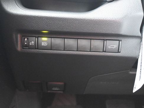 Used 2025 Toyota RAV4 XLE w/ Convenience Package image 31