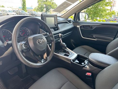 Used 2021 Toyota RAV4 LE AWD/4WD image 10