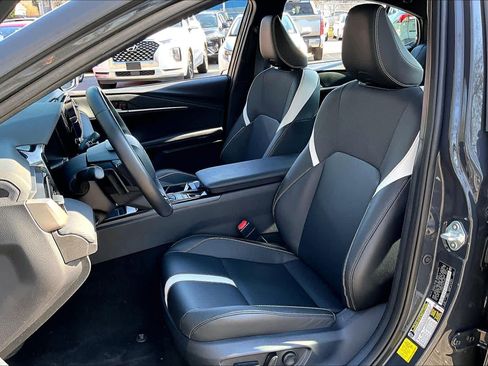 Used 2025 Toyota Camry SE FWD image 8