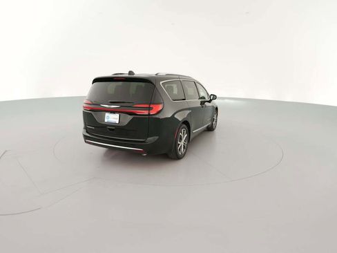 New 2026 Chrysler Pacifica Pinnacle image 11