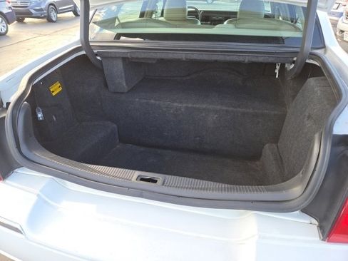 Used 2010 Lincoln Town Car Signature Limited image 10