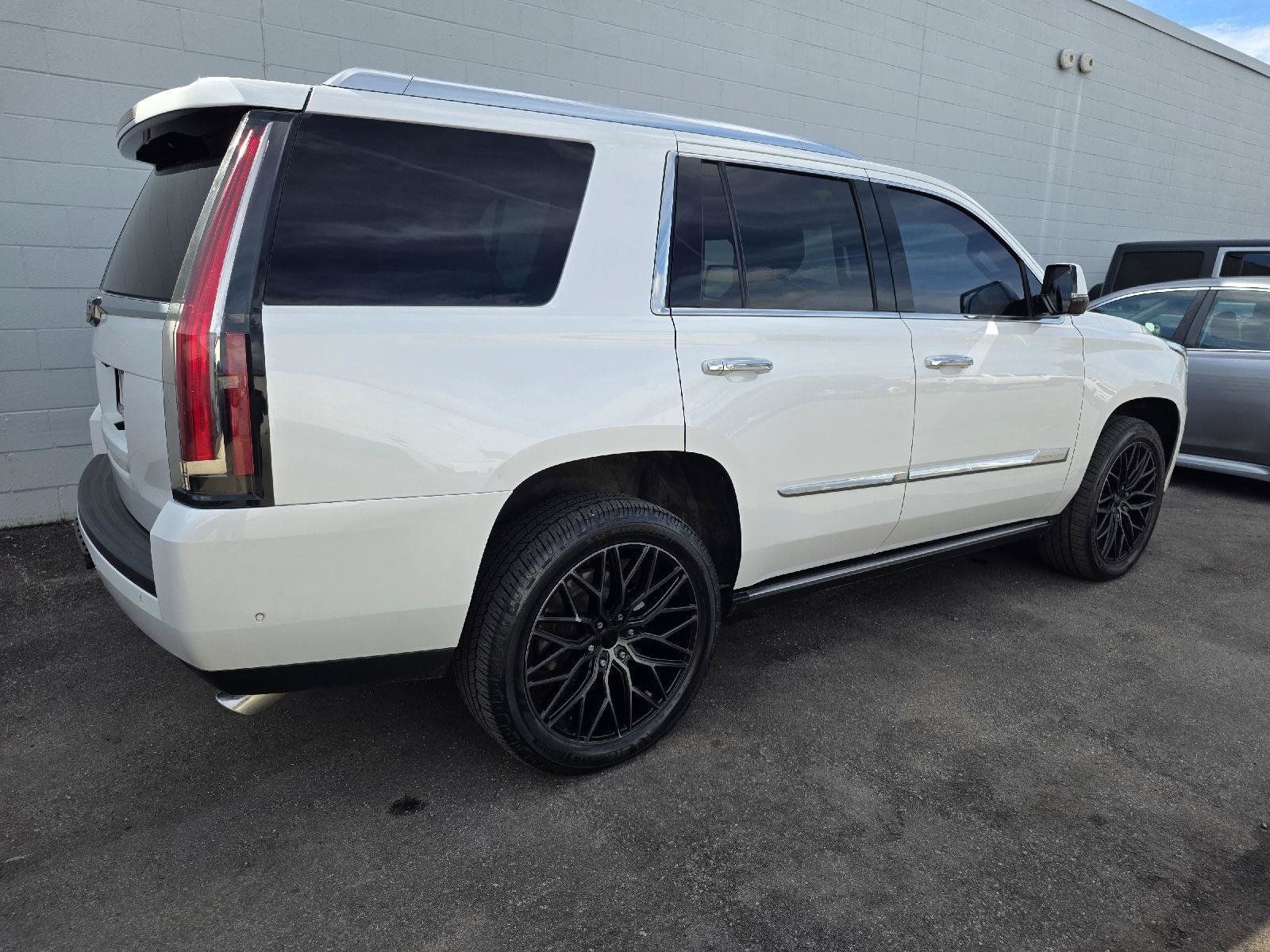 Used 2019 Cadillac Escalade Premium Luxury w/ LPO, Radiant Package AWD/4WD image 6