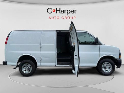 Certified 2021 Chevrolet Express 3500 w/ Driver Convenience Package RWD image 13