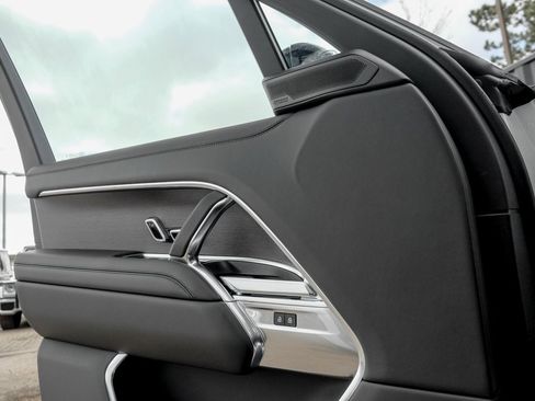 New 2025 Land Rover Range Rover SE image 10