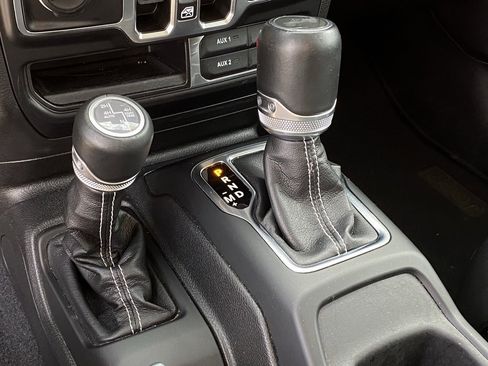 Used 2023 Jeep Wrangler Unlimited Sahara image 21