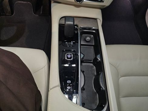 Certified 2025 Volvo V90 B6 Cross Country Plus image 24