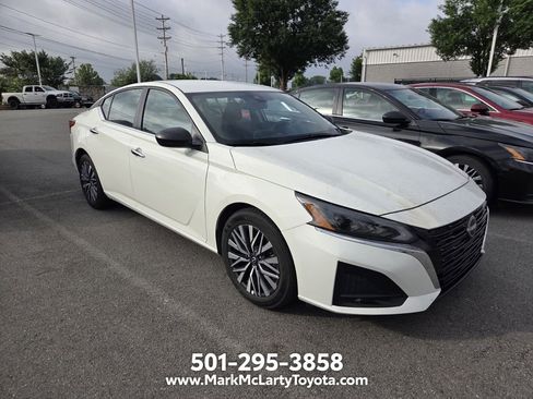 Used 2025 Nissan Altima 2.5 SV FWD image 3