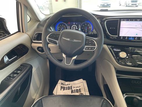 Used 2023 Chrysler Pacifica Limited image 13